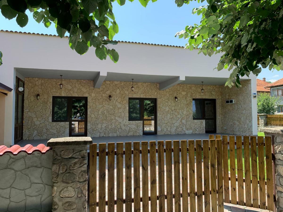 Casa Roka Apartment Eselnita Exterior photo