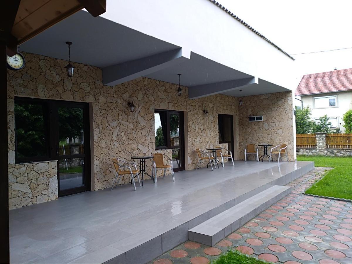 Casa Roka Apartment Eselnita Exterior photo